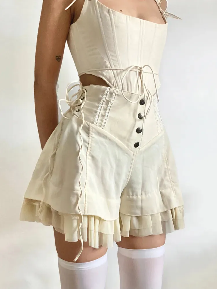 Entzückende High-Waist Shorts im Indie-Stil mit Rüschen
